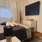 Lea Apartment *