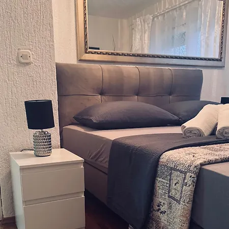 Lea شقة تْسْغيكفانِتْسا